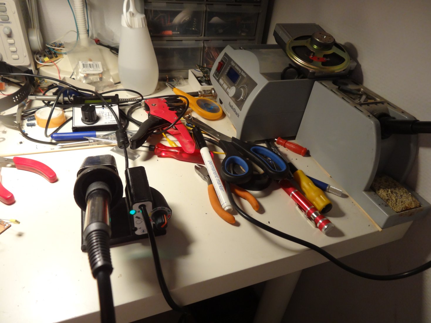 Compact soldering station operating
